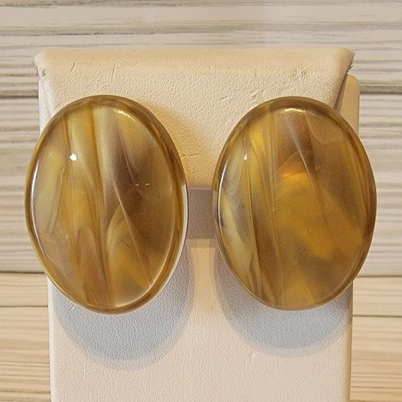 A14 Vintage Tan Oval Pierced Earrings - Picture 1 of 2